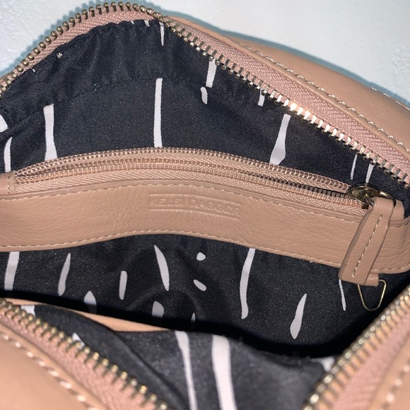 Kelsi dagger tan Charlie chain-trim crossbody bag - Picture 7 of 7